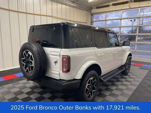 Used 2025 Ford Bronco Outer Banks AWD/4WD image 3
