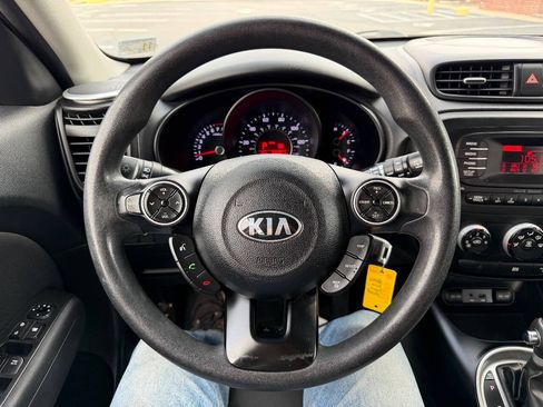 Used 2014 Kia Soul + FWD image 17