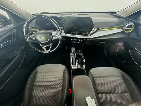 Used 2024 Chevrolet Trax LT w/ LT Convenience Package image 10