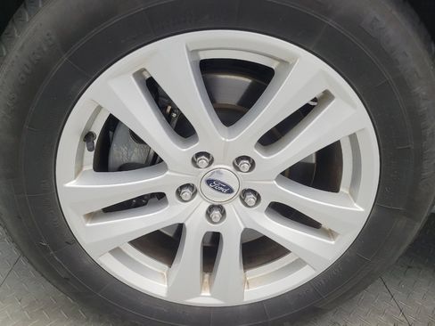 Used 2018 Ford Explorer XLT image 31