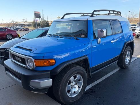 Used 2007 Toyota FJ Cruiser Base image 2