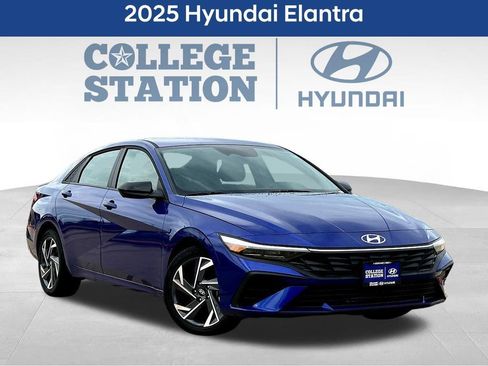 Used 2025 Hyundai Elantra Sport FWD image 1