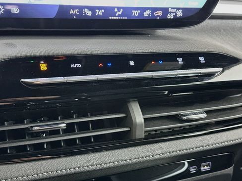 Used 2025 Buick Enclave Preferred FWD image 24