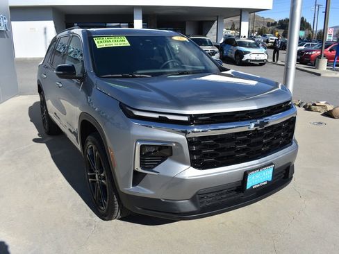 Used 2026 Chevrolet Traverse LT image 10