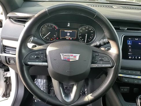 Used 2022 Cadillac XT4 Premium Luxury w/ Enhanced Visibility Package image 15