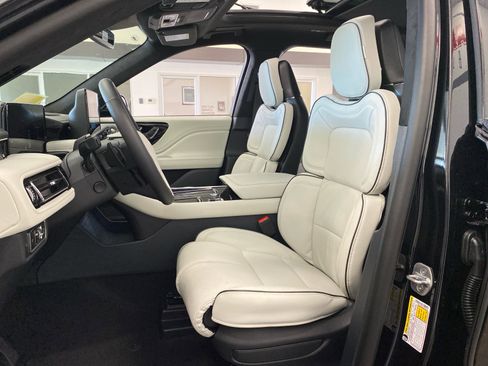 New 2026 Lincoln Aviator Black Label w/ Jet Appearance Package AWD/4WD image 24