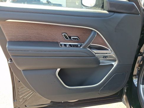Used 2025 Land Rover Range Rover Long Wheelbase SE image 13