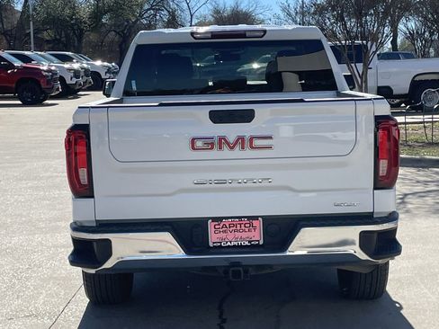 Certified 2025 GMC Sierra 1500 SLT image 5