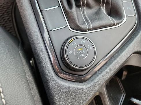 Used 2024 Volkswagen Tiguan SE R-Line AWD/4WD image 25