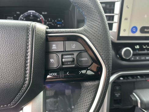 Used 2025 Toyota Sequoia Platinum AWD/4WD image 28