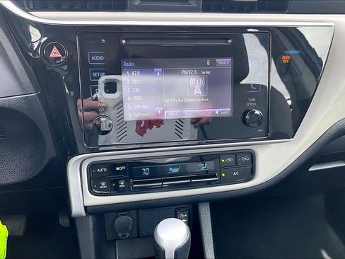 Used 2019 Toyota Corolla L image 6