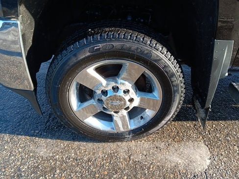 Used 2018 Chevrolet Silverado 2500 W/T w/ Snow Plow Prep Package image 5