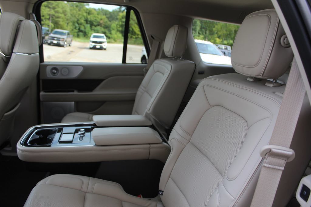 Used 2019 Lincoln Navigator Reserve w/ Cargo Package AWD/4WD image 36