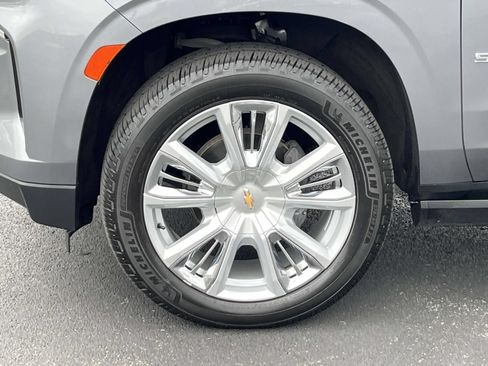 Used 2021 Chevrolet Suburban High Country AWD/4WD image 11