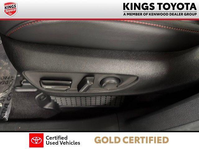 Used 2025 Toyota Sienna XSE AWD/4WD image 19