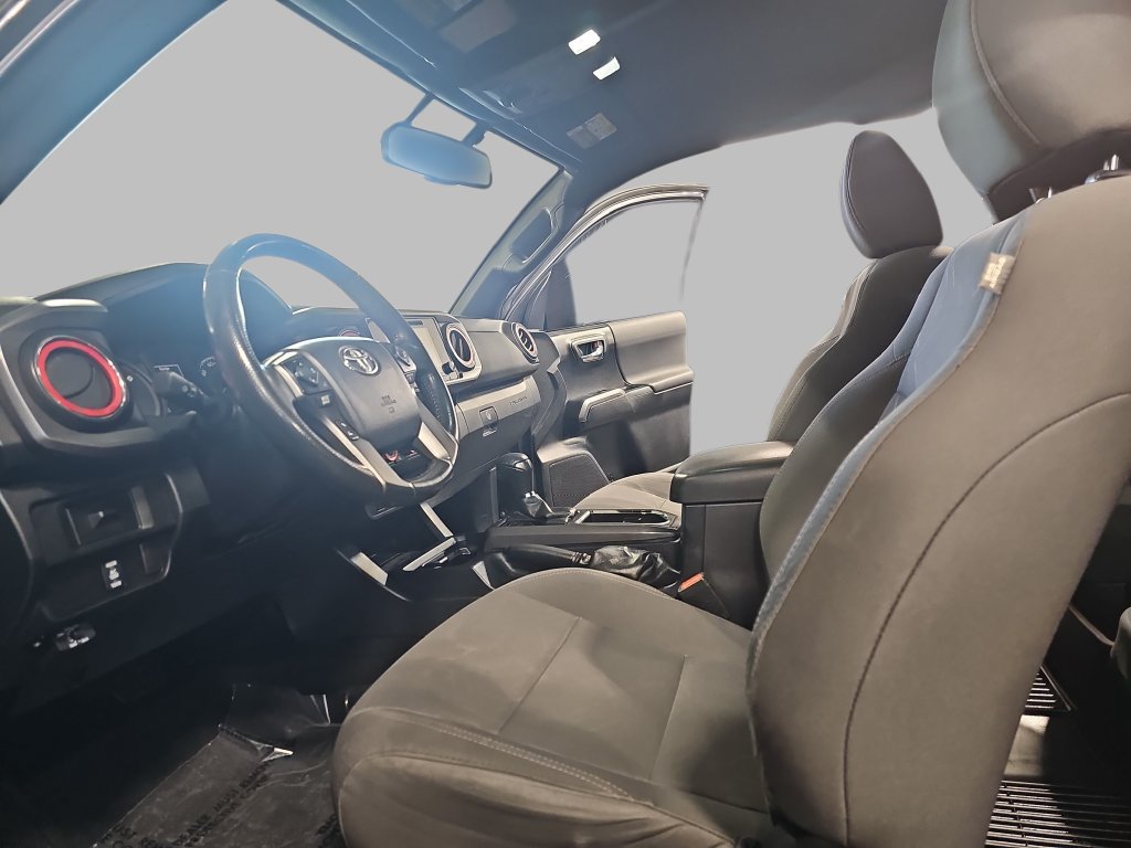 Used 2017 Toyota Tacoma TRD Off-Road w/ Tow Package AWD/4WD image 17