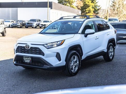 Used 2024 Toyota RAV4 XLE w/ Convenience Package image 5