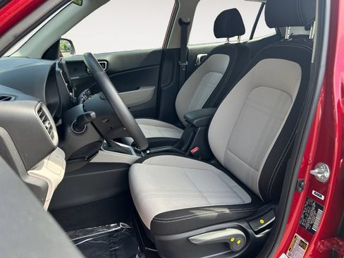 Used 2025 Hyundai Venue SEL FWD image 6