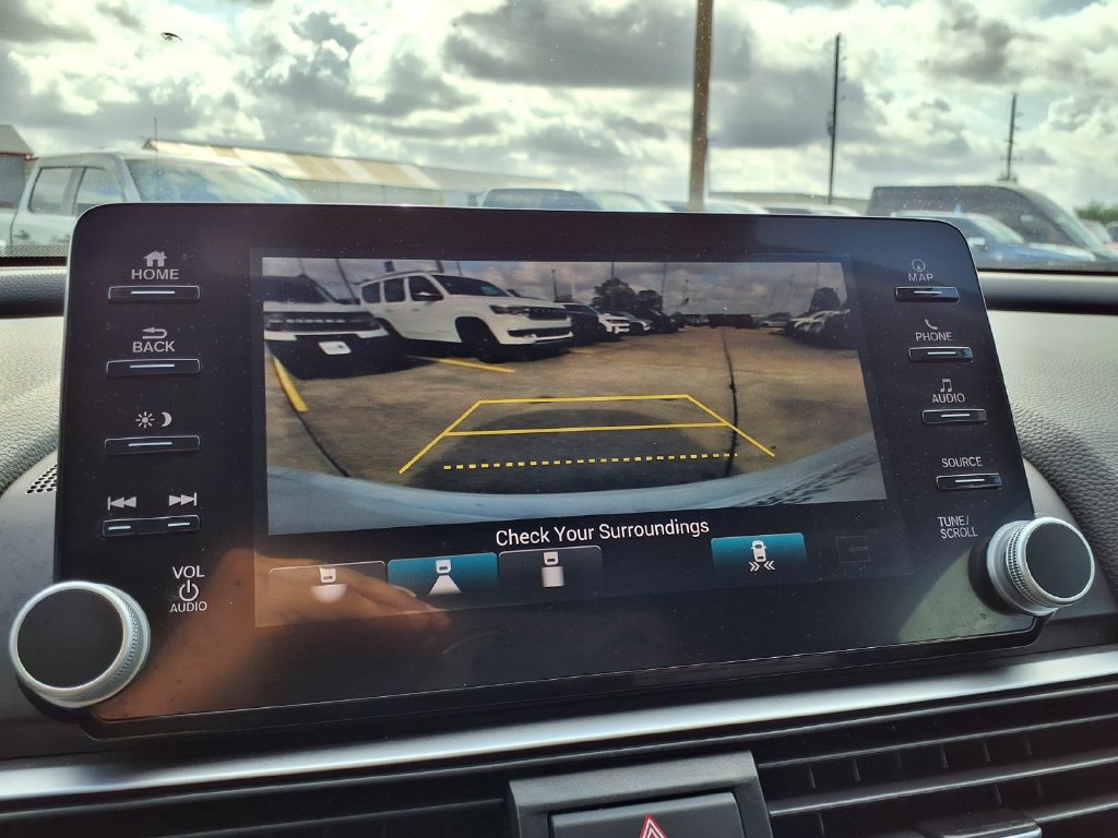 Used 2018 Honda Accord Touring image 11