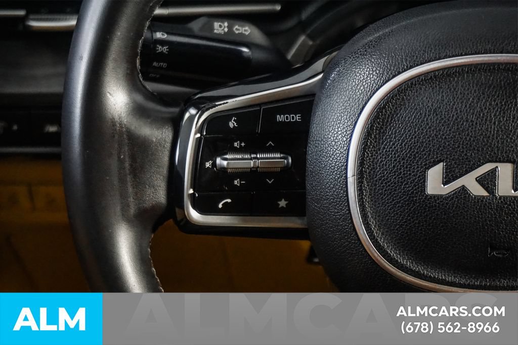 Used 2024 Kia Carnival EX FWD image 26