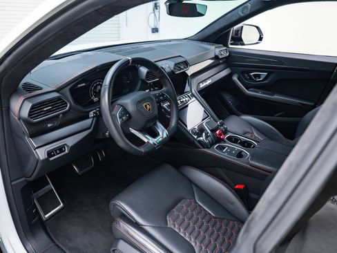 Used 2022 Lamborghini Urus image 29