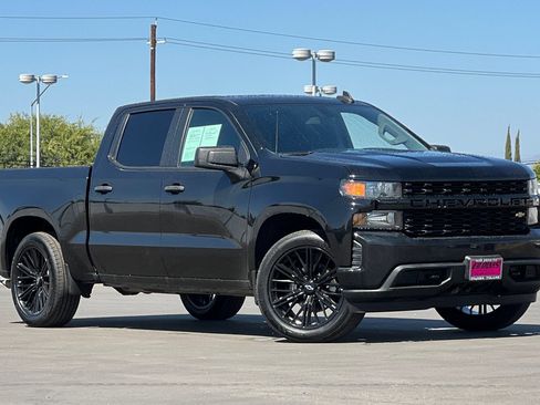Used 2022 Chevrolet Silverado 1500 Custom RWD image 2