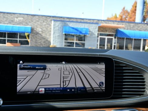 Used 2025 Mercedes-Benz GLS 450 4MATIC image 19