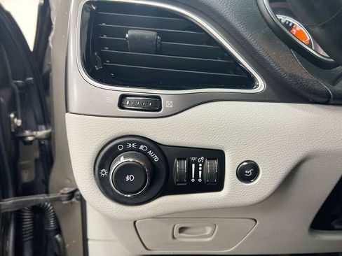 Used 2019 Jeep Cherokee Limited AWD/4WD image 18