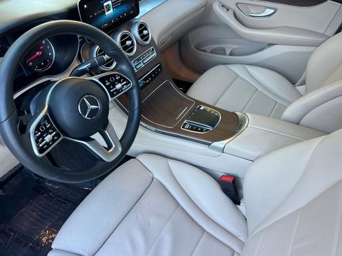 Used 2021 Mercedes-Benz GLC 300 4MATIC w/ Premium Package image 11