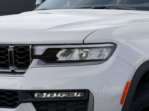 New 2026 Jeep Grand Cherokee Limited w/ Limited Altitude Package AWD/4WD image 10