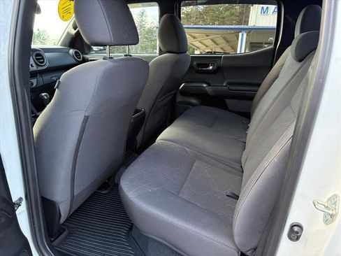 Used 2017 Toyota Tacoma TRD Sport image 19