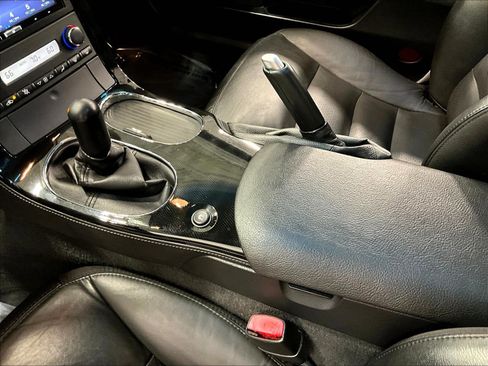 Used 2007 Chevrolet Corvette Coupe w/ Performance Package RWD image 13