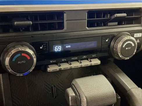 Used 2025 Toyota Tacoma TRD Off-Road image 24