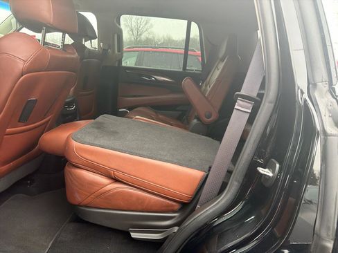 Used 2017 Cadillac Escalade Premium Luxury image 23