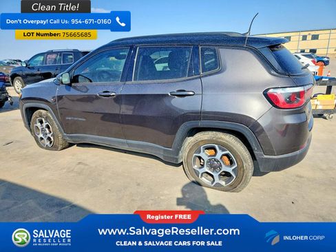 Used 2019 Jeep Compass Latitude FWD image 3