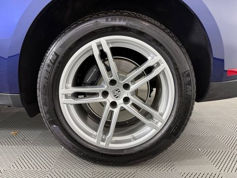 Certified 2025 Porsche Macan image 12