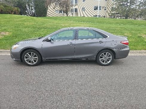 Used 2016 Toyota Camry SE FWD image 8