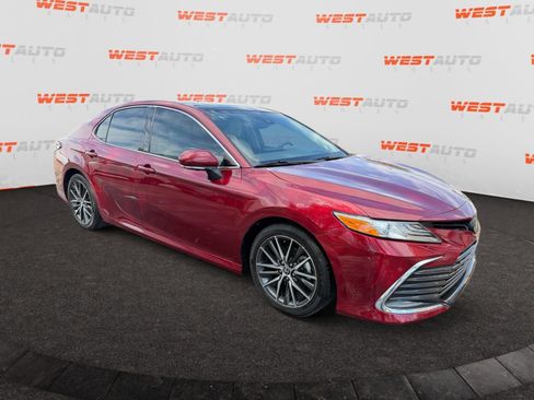 Used 2022 Toyota Camry XLE w/ Navigation Package FWD image 7