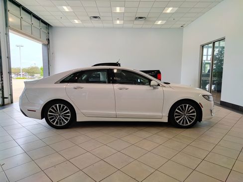 Used 2017 Lincoln MKZ Select w/ Select Plus Package FWD image 2