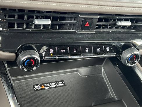 Used 2025 Chevrolet Suburban LT AWD/4WD image 32