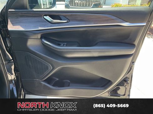Used 2023 Jeep Grand Cherokee L Limited w/ Luxury Tech Group II AWD/4WD image 29