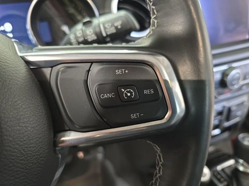 Used 2023 Jeep Wrangler Unlimited Sahara w/ Cold Weather Group AWD/4WD image 18
