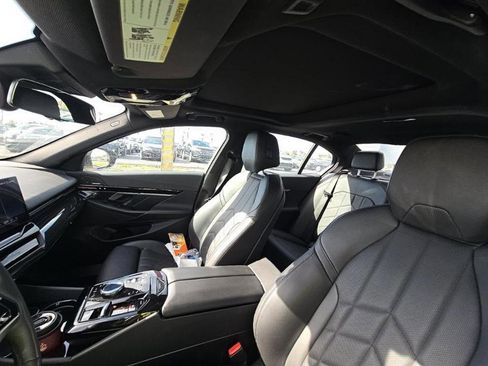 Used 2025 BMW 530i image 8