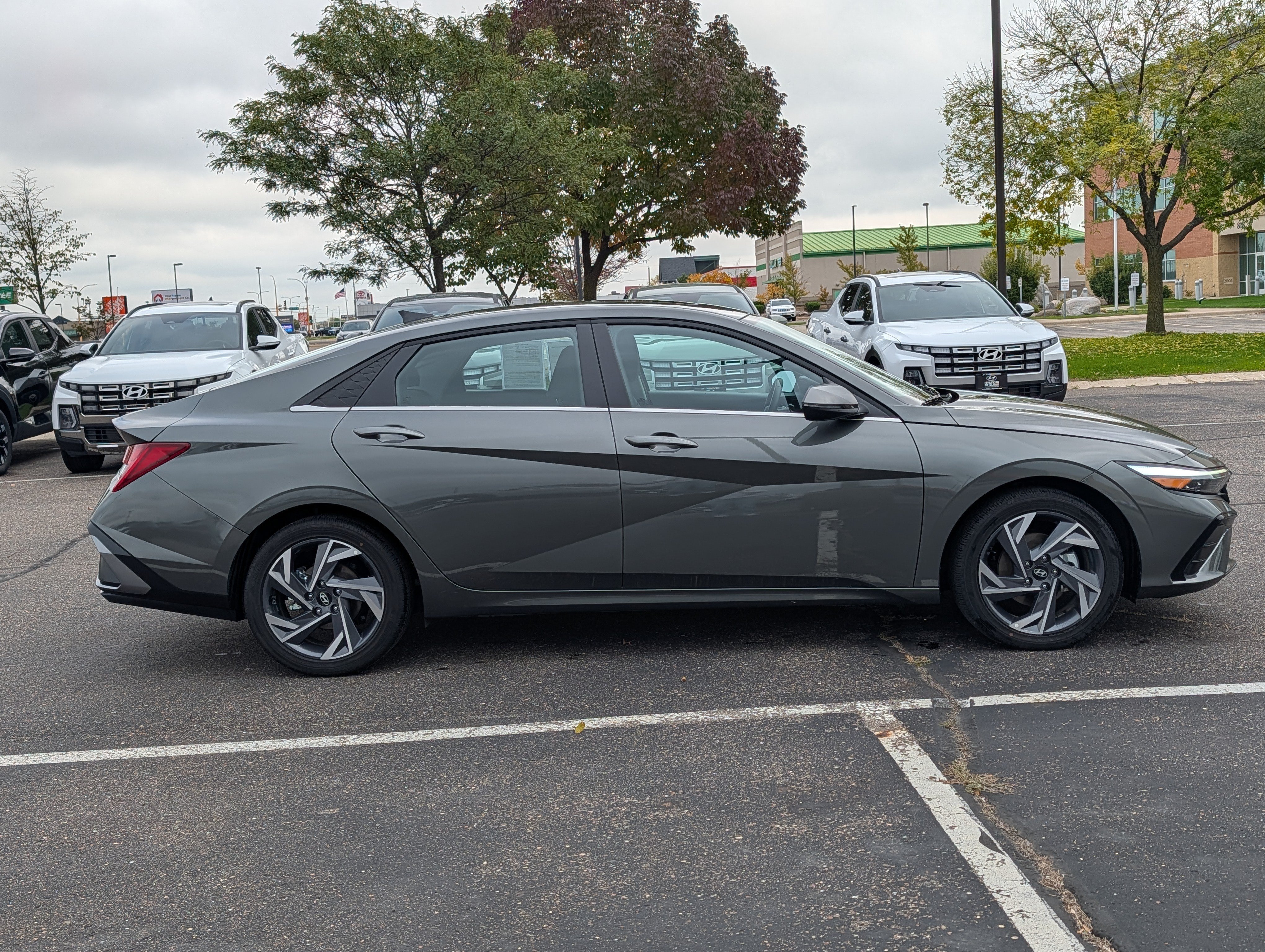 Used 2026 Hyundai Elantra Limited FWD image 6