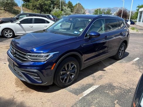 Used 2022 Volkswagen Tiguan SE w/ Panoramic Sunroof Package AWD/4WD image 2