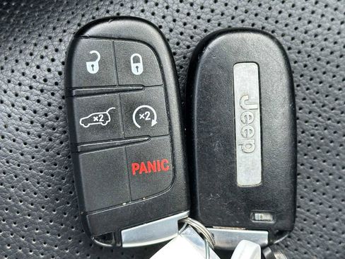 Used 2018 Jeep Grand Cherokee Summit w/ Platinum Series Group image 35