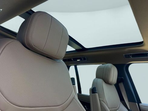 New 2026 Land Rover Range Rover SE AWD/4WD image 13