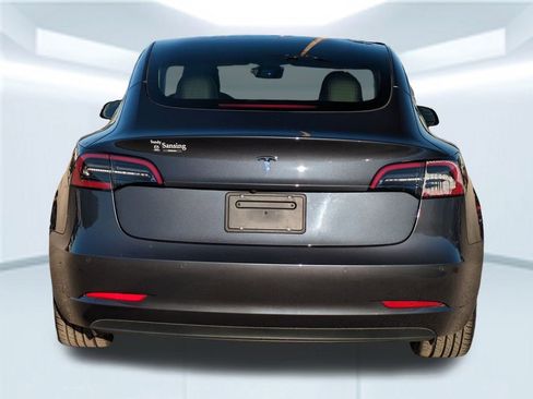 Used 2021 Tesla Model 3 Standard Range Plus image 5