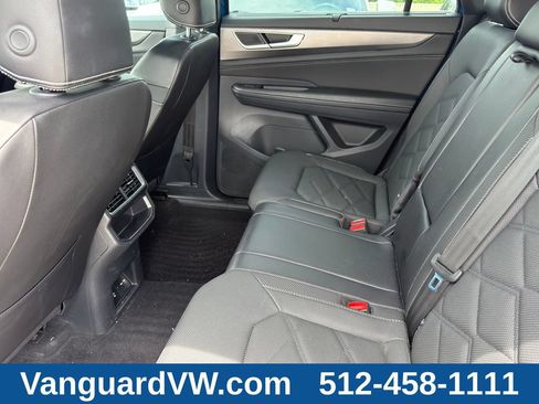 Used 2024 Volkswagen Atlas Cross Sport SE FWD image 32