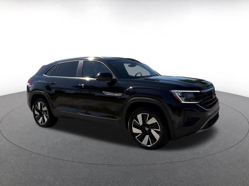 Used 2026 Volkswagen Atlas Cross Sport SE FWD image 2